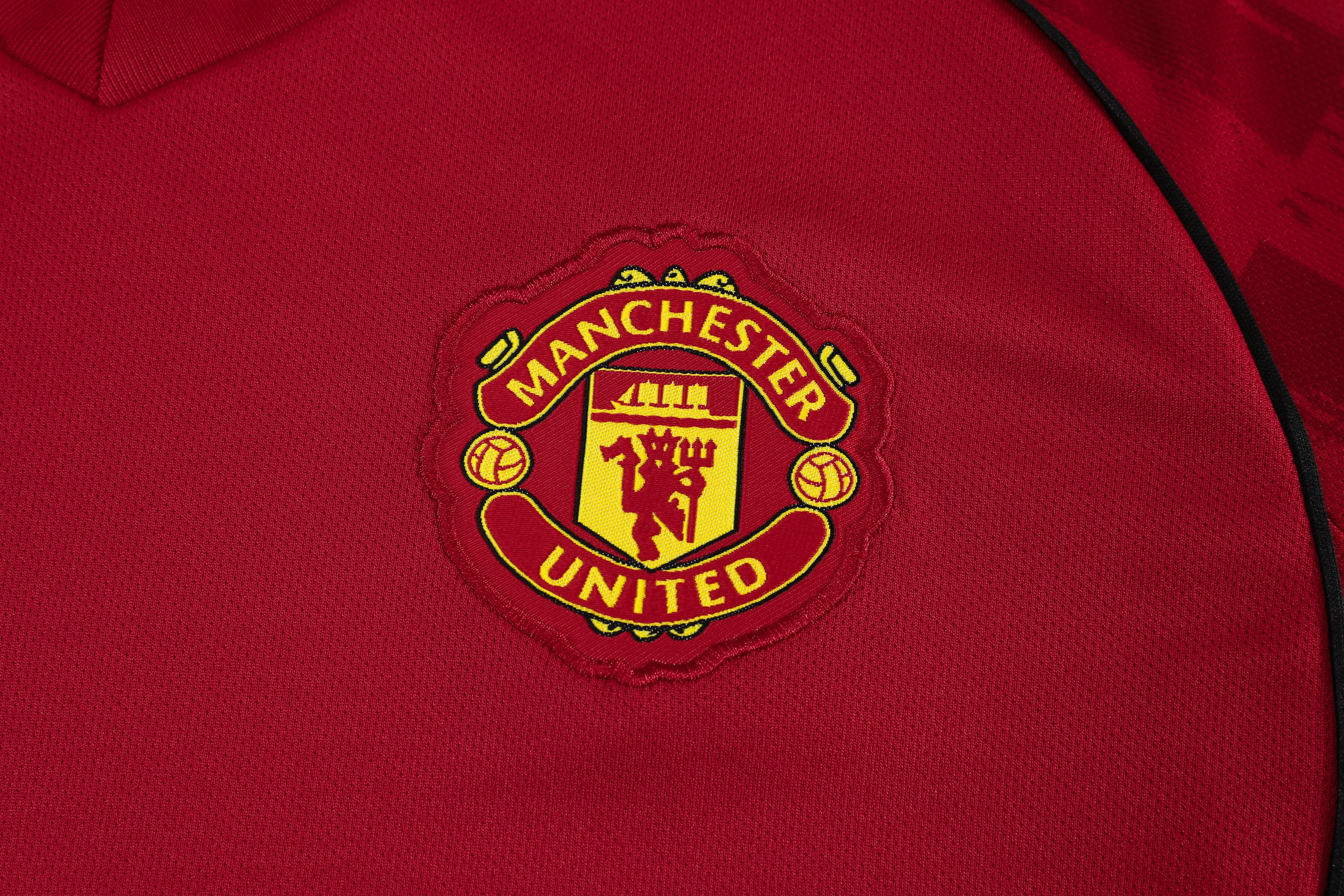 Manchester United Home 25/26 full set high quality stitching detail