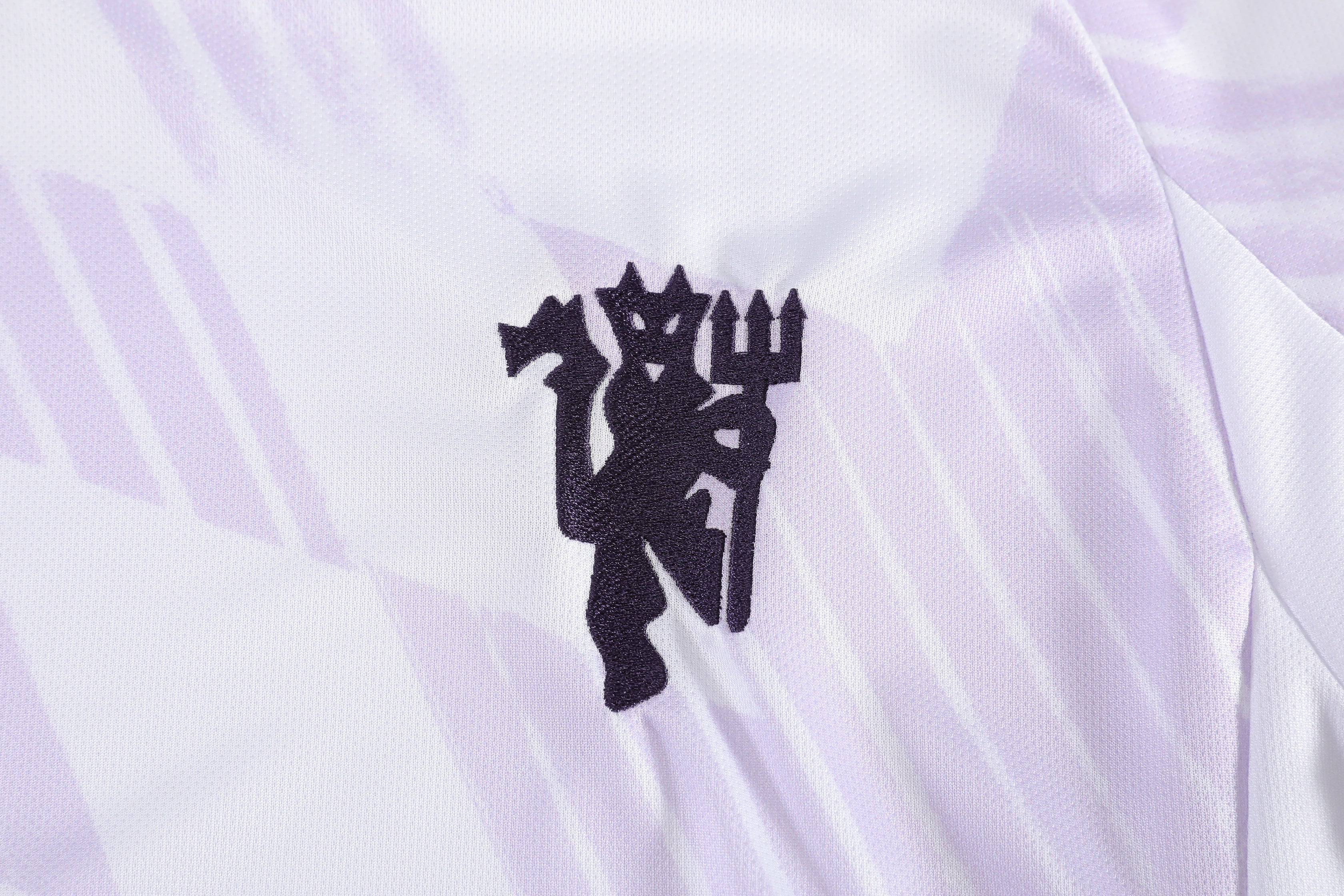 Manchester United Away 25/26 full set breathable fabric detail