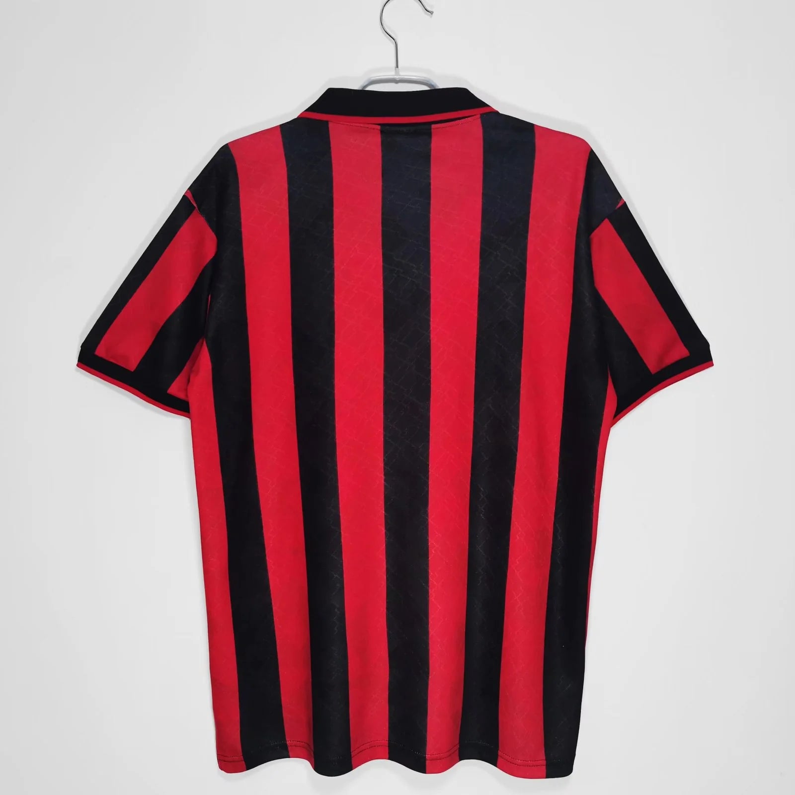 ميلان على أرضه 95/96