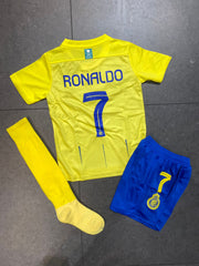 طقم النصر الأساسي للأطفال 23/24 مع جوارب بدون شعار