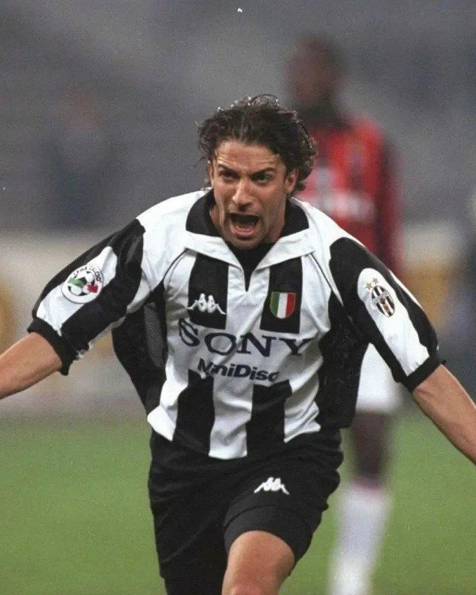 قميص يوفنتوس الأساسي الكلاسيكي لموسم 97/98